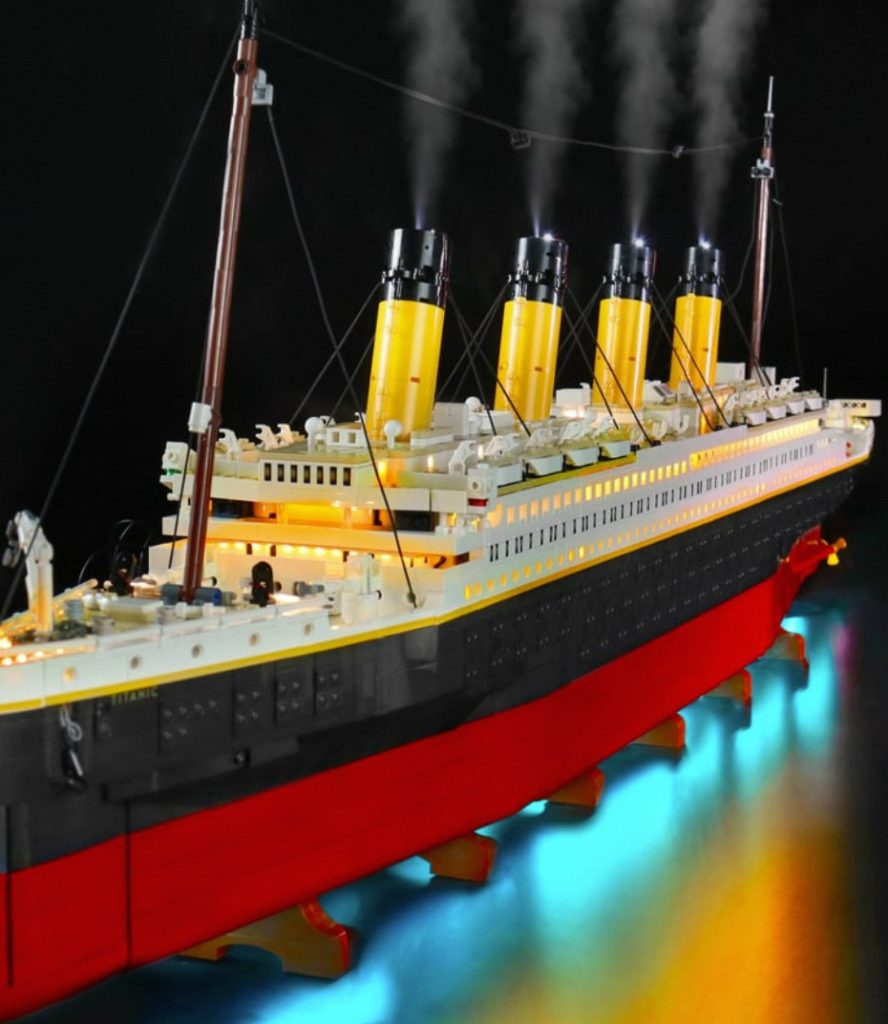 titanic LEGO set