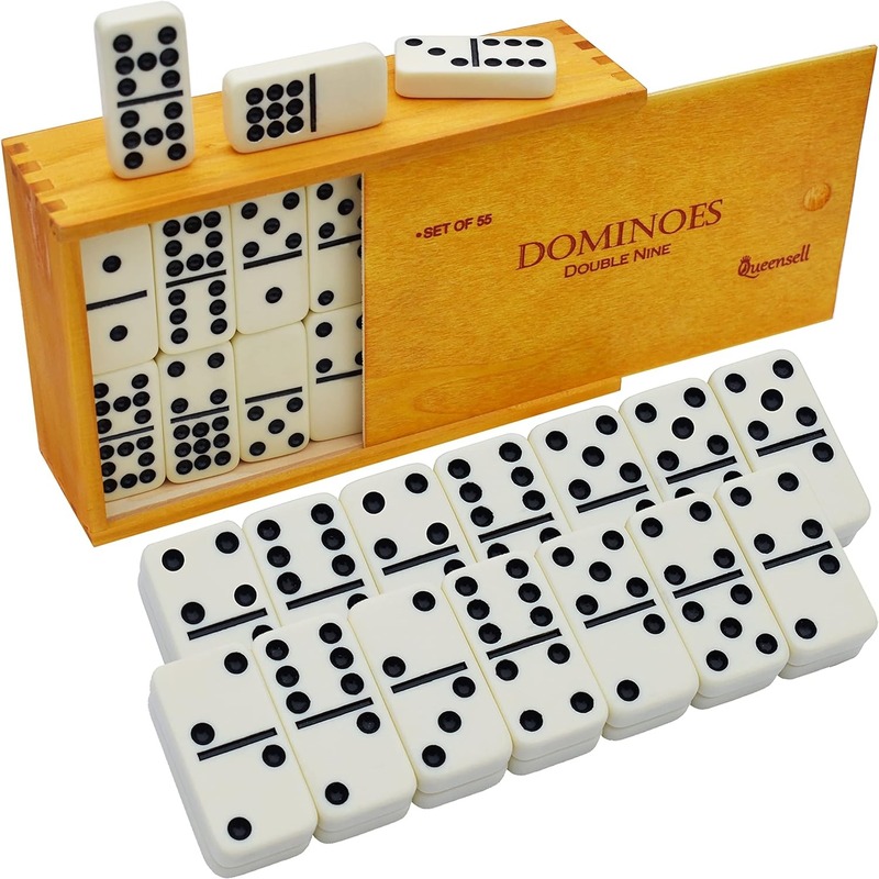 Dominoes set