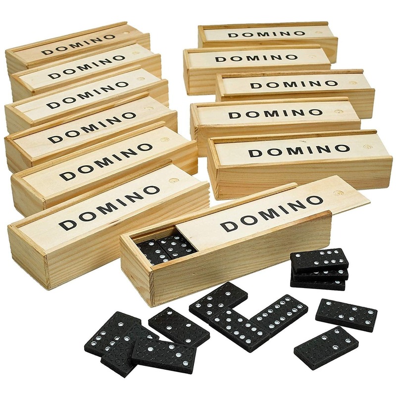 Dominoes set