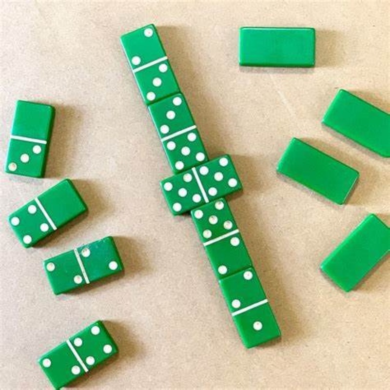 Dominoes game